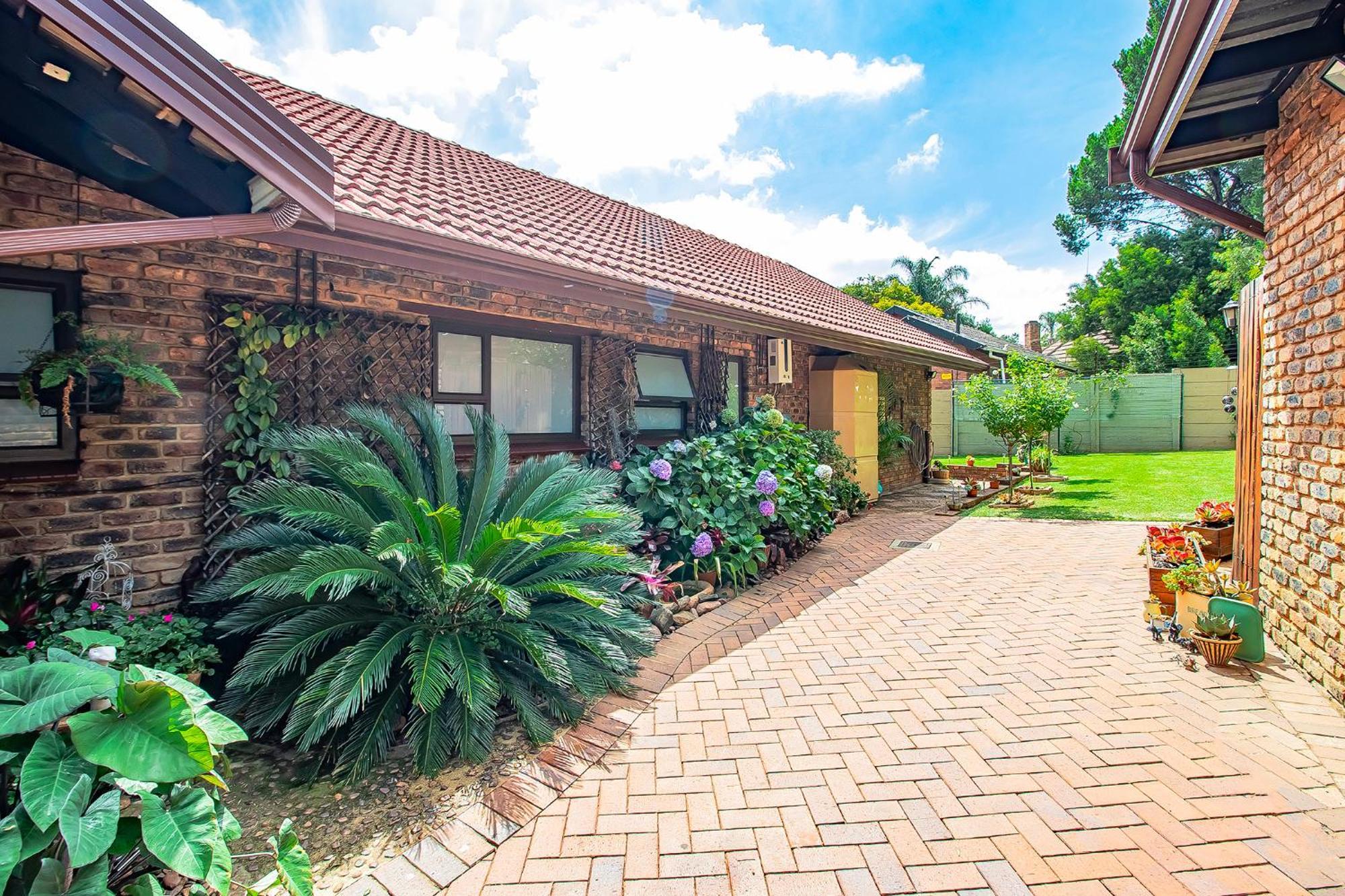 Leozet Self Catering Apartment พริทอเรีย ภายนอก รูปภาพ