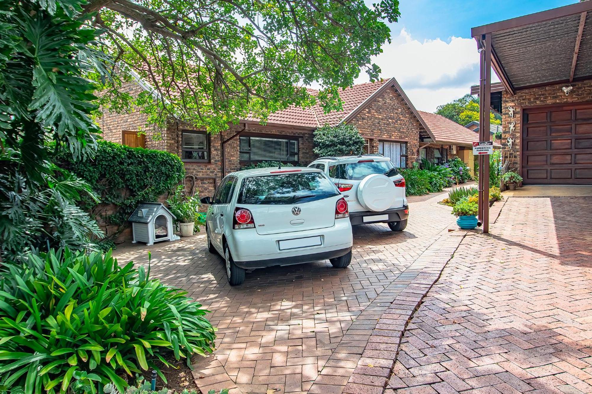 Leozet Self Catering Apartment พริทอเรีย ภายนอก รูปภาพ