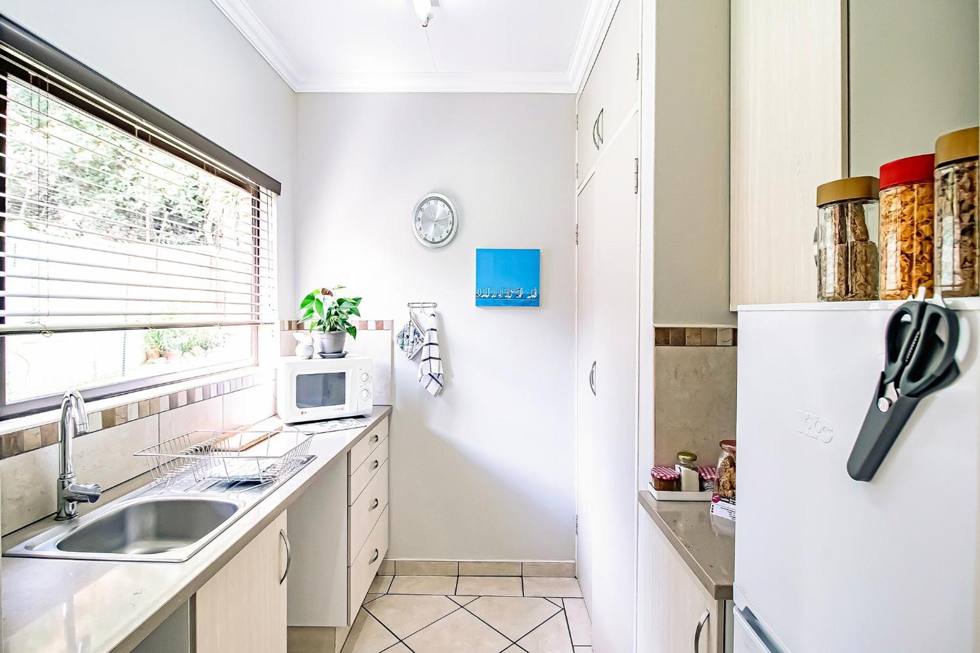 Leozet Self Catering Apartment พริทอเรีย ภายนอก รูปภาพ