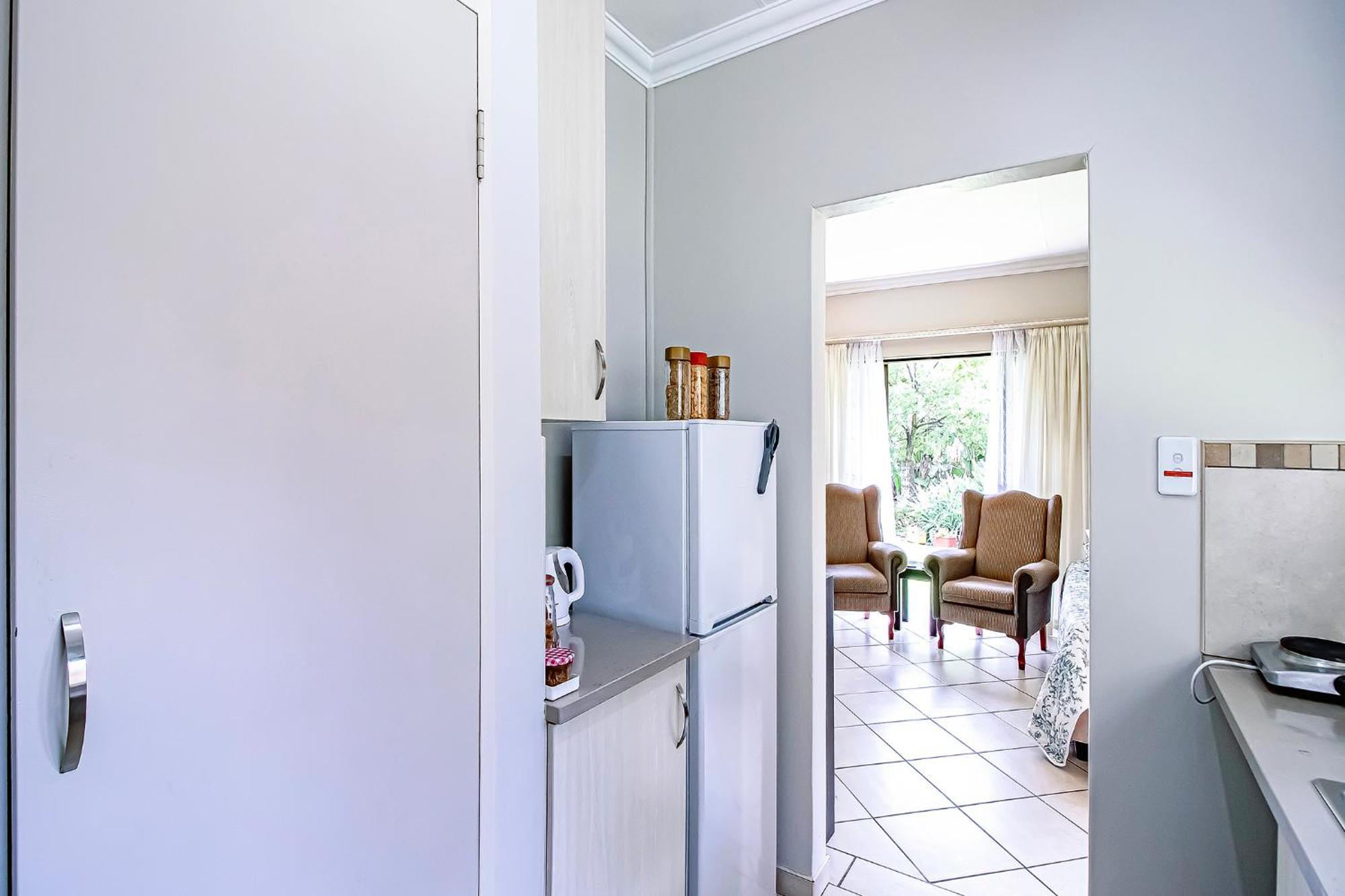 Leozet Self Catering Apartment พริทอเรีย ภายนอก รูปภาพ