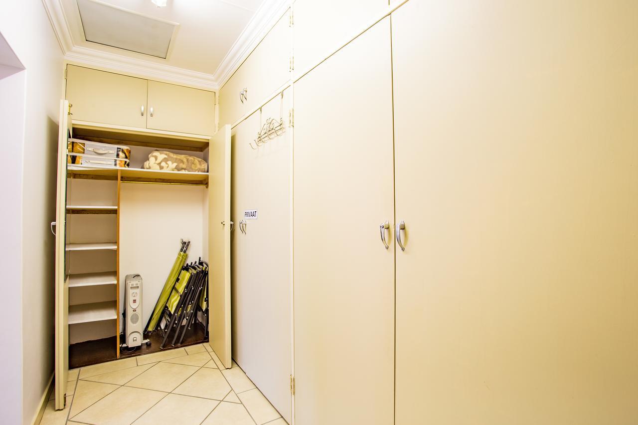 Leozet Self Catering Apartment พริทอเรีย ภายนอก รูปภาพ