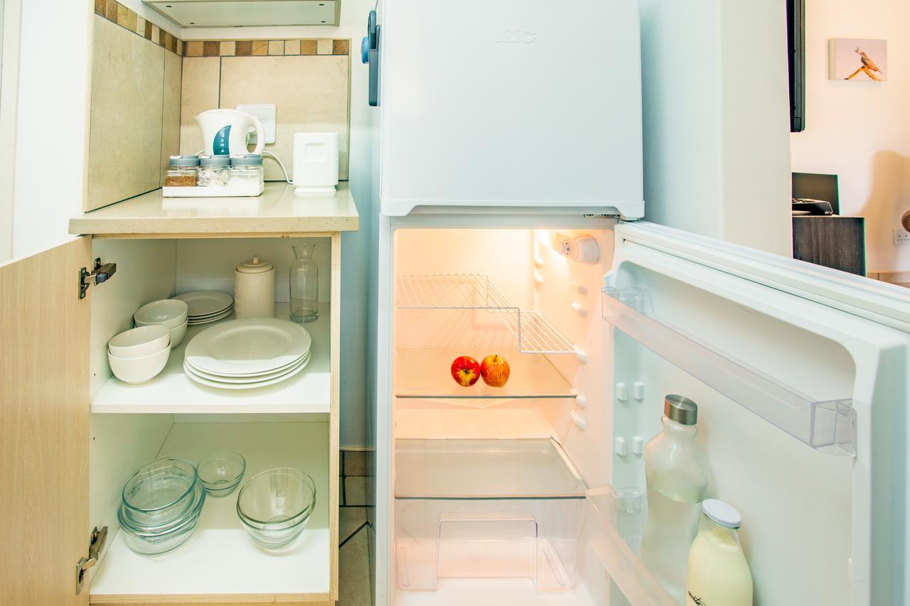 Leozet Self Catering Apartment พริทอเรีย ภายนอก รูปภาพ
