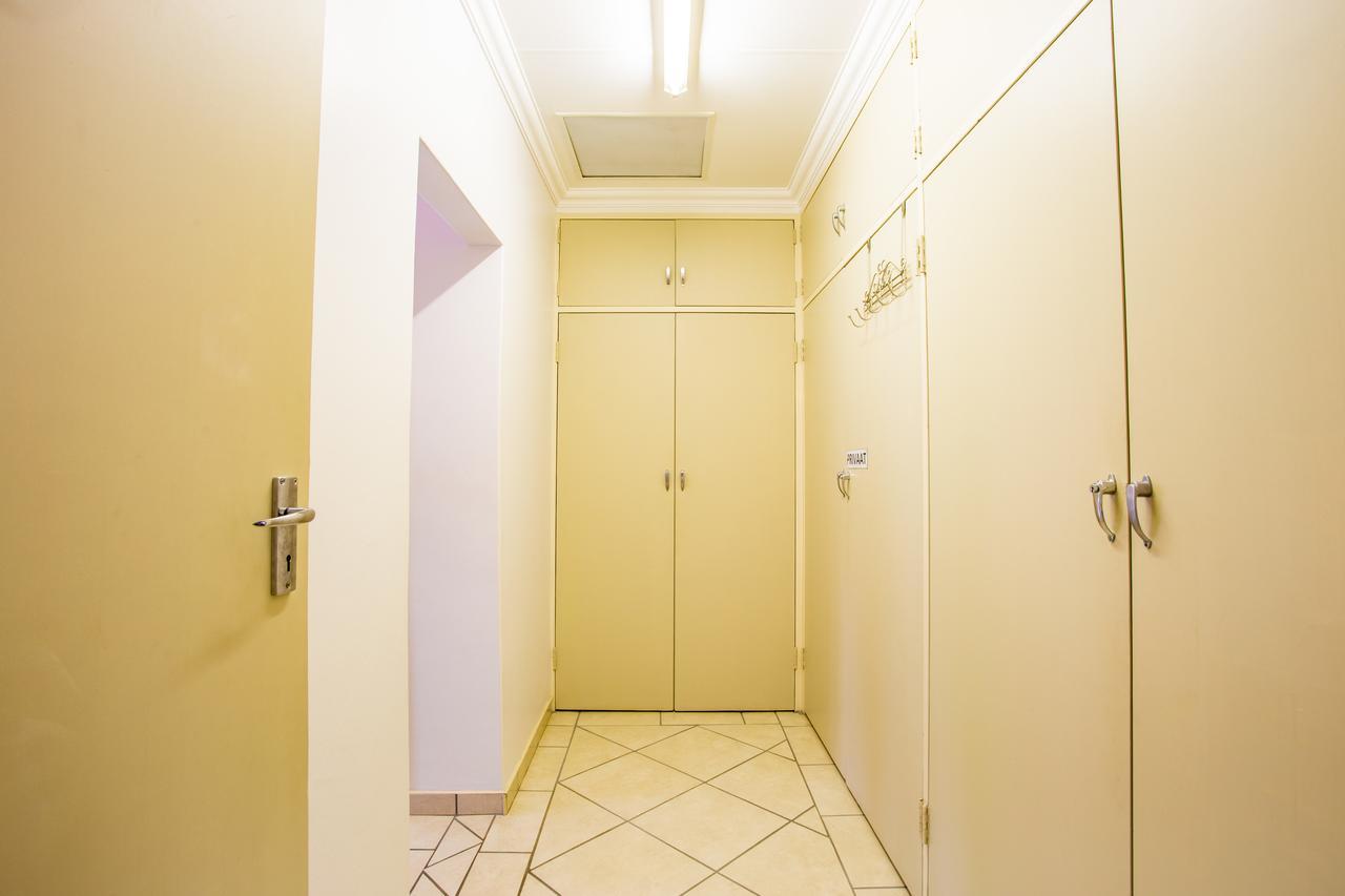 Leozet Self Catering Apartment พริทอเรีย ภายนอก รูปภาพ